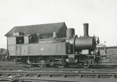 163547 Afbeelding van de stoomlocomotief nr. 5603 (serie 5600) van de N.S., afkomstig van de S.B.B., op het emplacement ...